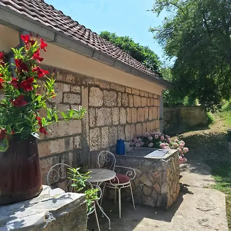Apartment Mala Kucica Hrvace